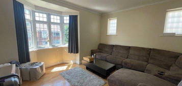 3 bedroom flat to rent