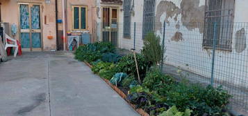 In centro Copparo porzione di casa con scoperto