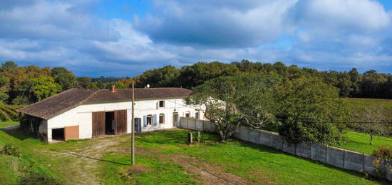 LUSSAC (proche Libourne) - Maison girondine de 300m², Grange, Chais à rénover