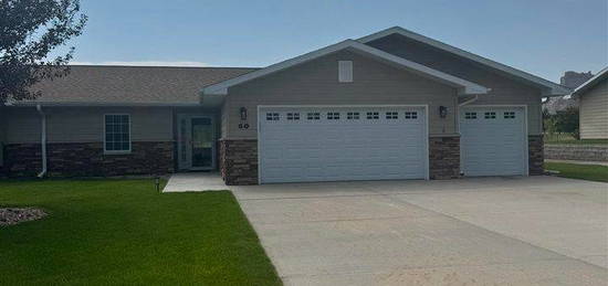 60 Buffalo Cir, Gering, NE 69341