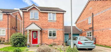 3 bedroom link detached house for sale