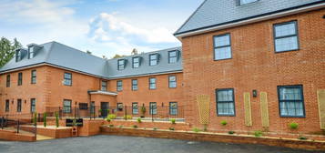 Flat for sale in Shootersway, Berkhamsted HP4