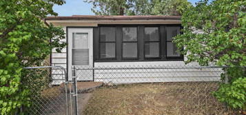 302 S 3rd St, Mills, WY 82644
