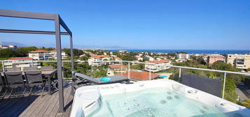 Antibes - Villa toit terrasse vue mer panoramique