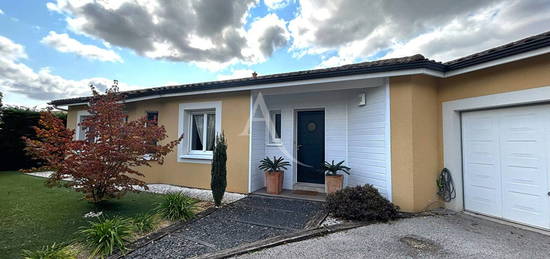 Maison de plain-pied  à vendre, 6 pièces, 3 chambres, 136 m²