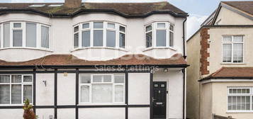 Flat for sale in Hale Drive, Mill Hill, London NW7