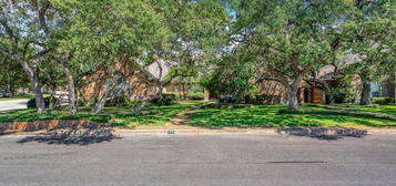 25 Inwood Ridge Dr, San Antonio, TX 78248