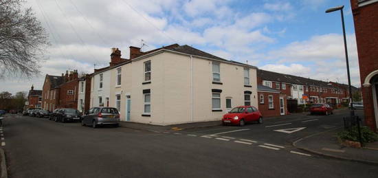 5 bedroom terraced house