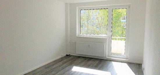 Sanierte 2 Zimmer Wohnung mit Dusche und Balkon im Zentrum!