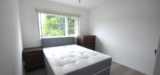 Room to rent in Bond Street, Englefield Green, Egham TW20