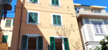 Trilocale da ristrutturare, su più livelli, Marola - Campiglia, La Spezia