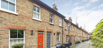 Cottage for sale in St. James's Cottages, Richmond TW9