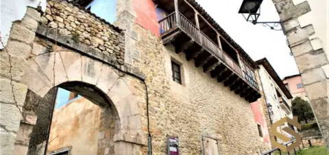 Casa adosada en Medina de Pomar