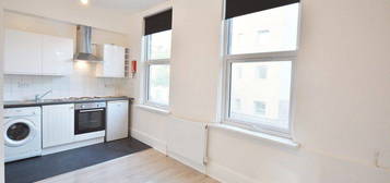 Studio to rent in Mare Street, London E8