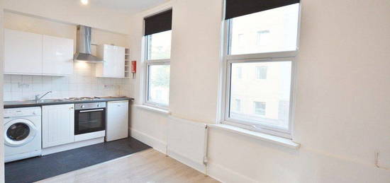 Studio to rent in Mare Street, London E8