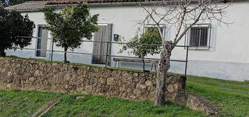 Chalet en calle Alisadilla en Hervás