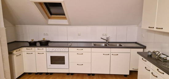 Helle 2-Zimmer-Dachgeschoss-Wohnung in LU-Maudach