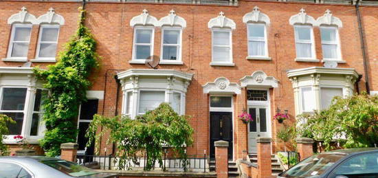 6 bedroom terraced house