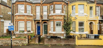 Flat for sale in Bathurst Gardens, London NW10