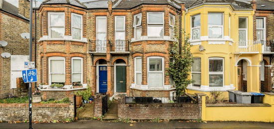 Flat for sale in Bathurst Gardens, London NW10