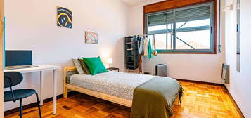 729543 - Quarto com cama de solteiro em...