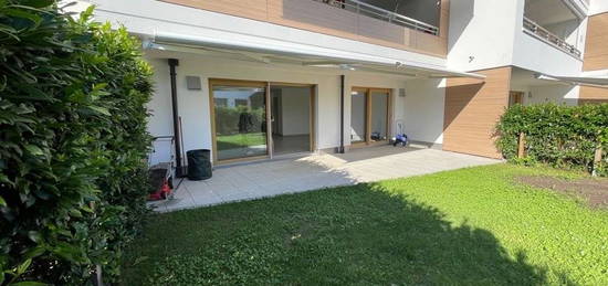 Moderne 3,5 Zimmer-Wohnung mit schöner Terrasse und Grundstück in Friedrichshafen