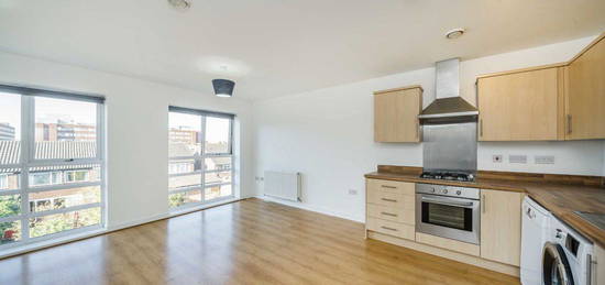 Flat to rent in Recovery Street, London SW17