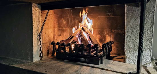 Einzigartig - 4 Meter hohe Wände offener Kamin frisch renoviert