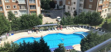 ERGENE VADİSİNDE 1+1, 66 m2, FULL EŞYALI, HAVUZ MANZARALI