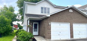 45 Forget St, Russell, ON K0A 3W0