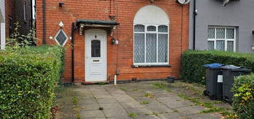 3 bedroom semi-detached house to rent