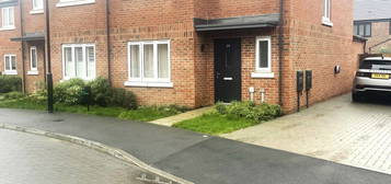 3 bed semi-detached house to rent