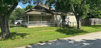 211 W  Saunders St, Trenton, TX 75490