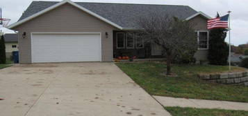 714 Bruce Allen Drive Dr, Monticello, IA 52310