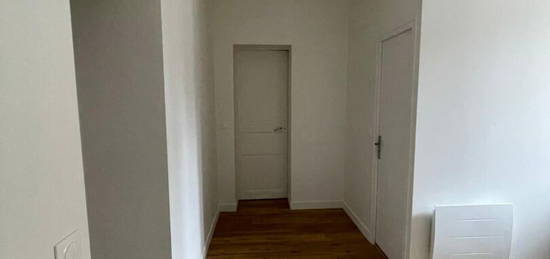 Appartement  à louer, 2 pièces, 1 chambre, 32 m²