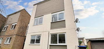 Flat to rent in Spenfield Court, Abington, Northampton NN3