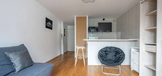 Studio meublé  à louer, 1 pièce, 27 m², Étage 2/–