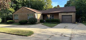 1407 W University Ave, Wichita, KS 67213