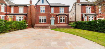 6 bedroom detached house for sale