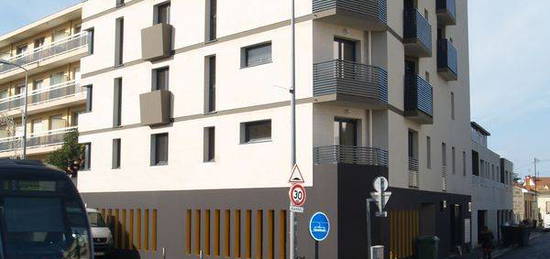 Talence centre T3 de 66 M2 avec extérieur et parking