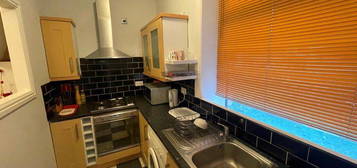 2 bed terraced house to rent