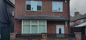 4 bed property to rent