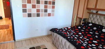 Apartament cu 3 camere, mobilat si utilat complet - Micro 17