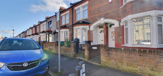 Maisonette to rent in Whippendell Road, Watford, Hertfordshire WD18