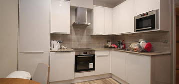 3 bed flat to rent