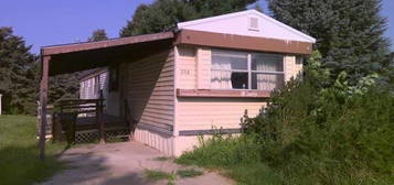 208 6th St, Plainview, NE 68769