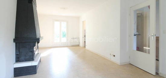 Maison de ville  à vendre, 4 pièces, 3 chambres, 82 m²