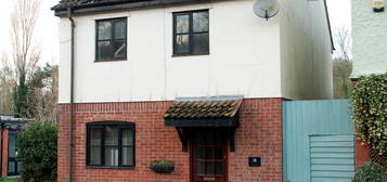 3 bed detached house to rent