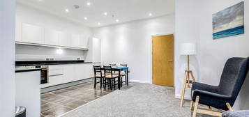 2 bed flat for sale