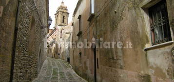 Appartamento via Albertina degli Abbati 44, Centro, Erice